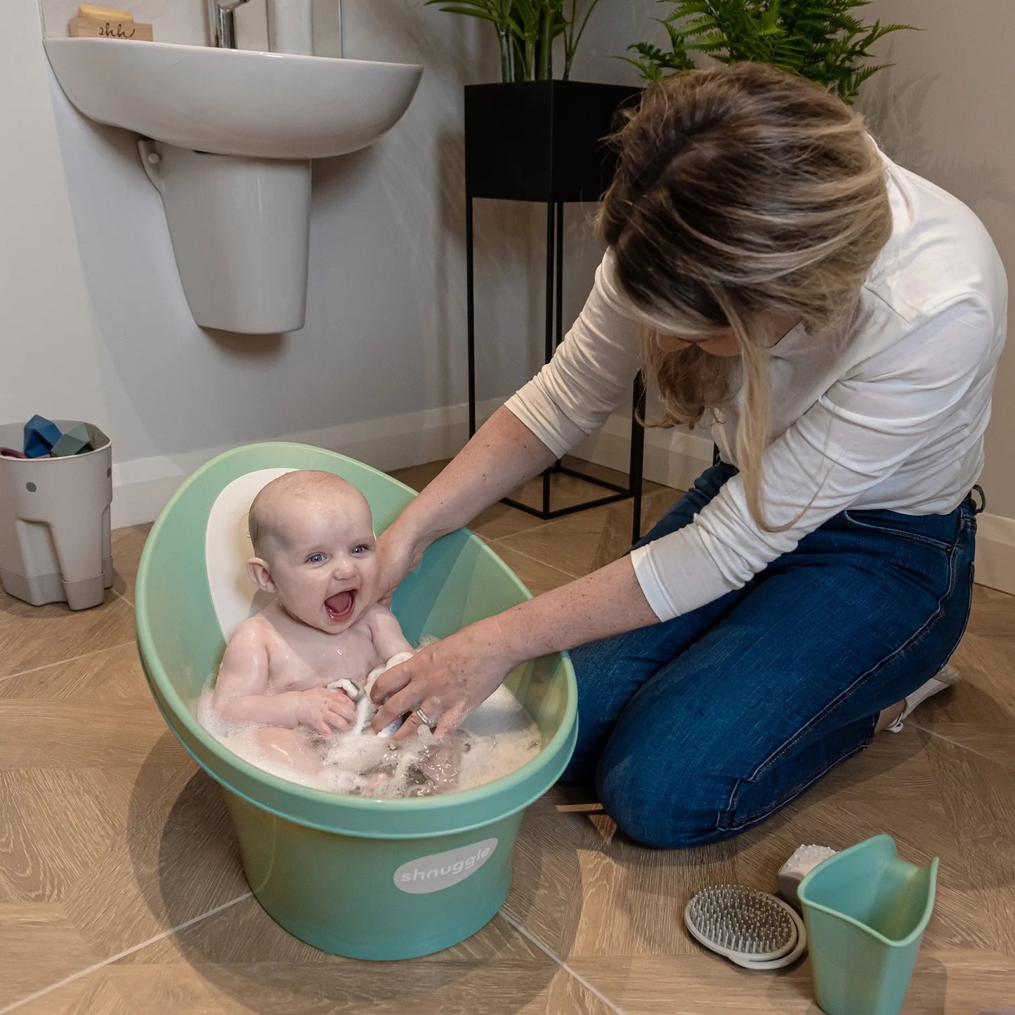 Shnuggle Bath