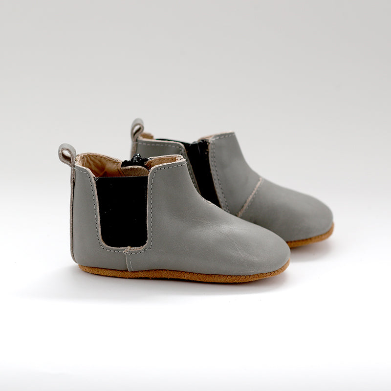 wander leather soft soled chelsea boot