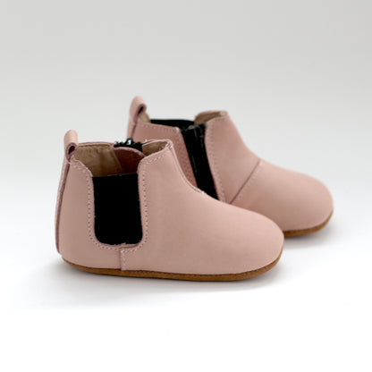 wander leather soft soled chelsea boot