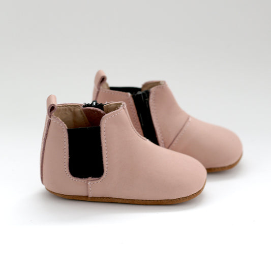 Wander Leather Soft Soled Chelsea Boot